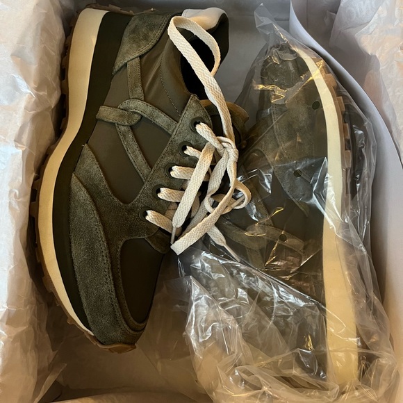 VERONICA BEARD
NEW Stone Army Valentina Nylon Sneakers Sz 8.5 - Picture 2 of 5